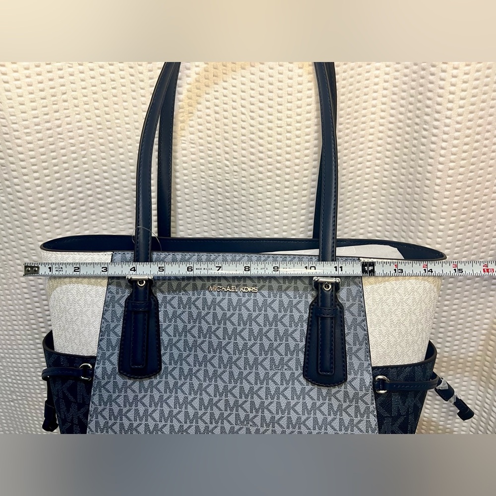 Michael Kors Voyager Large Color-Block Signature Logo Tote Bag - Picture 11 of 12